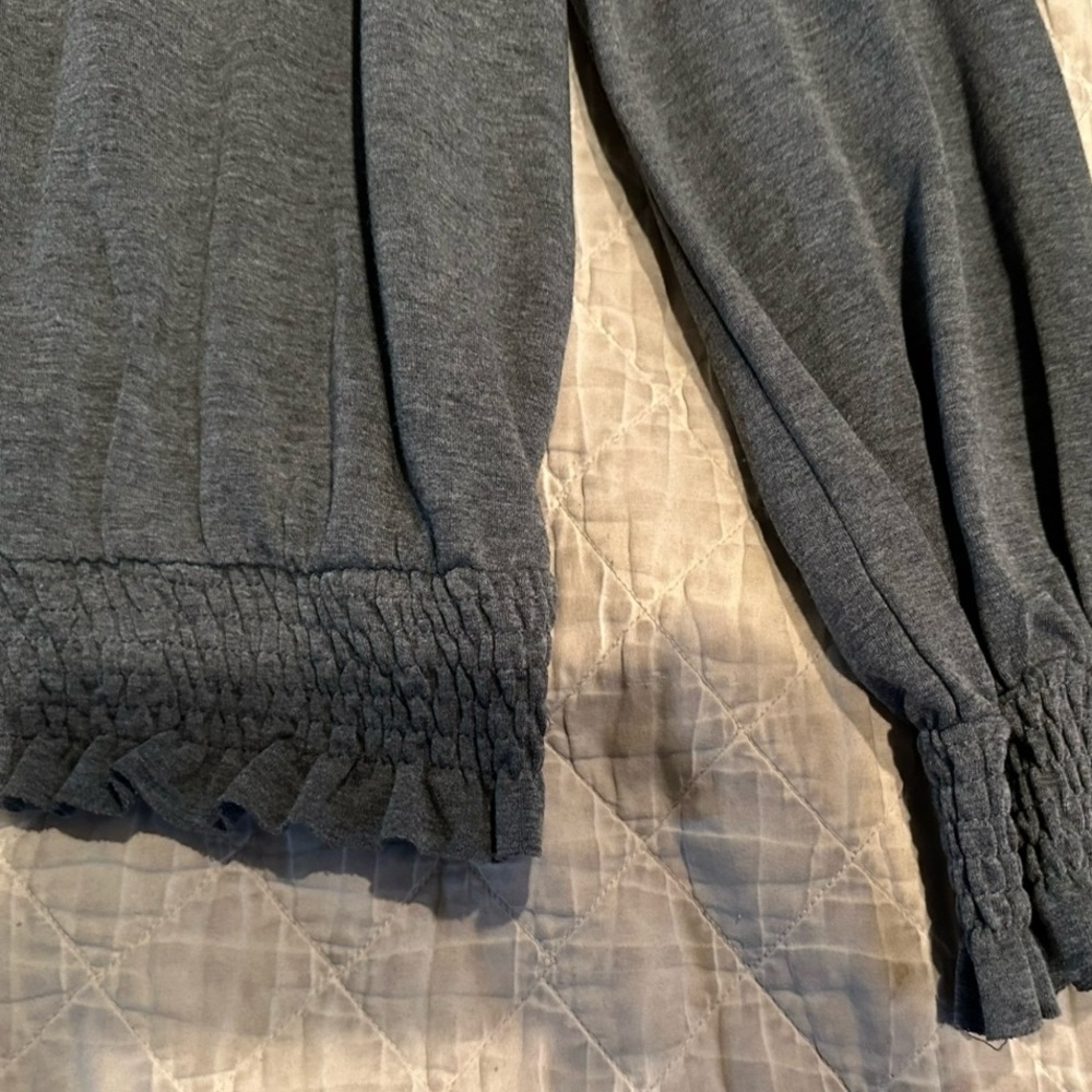 Doe & Rae women’s Charcoal/Gray Long Sleeve Blouse- size- large!New,Never worn - Picture 7 of 11